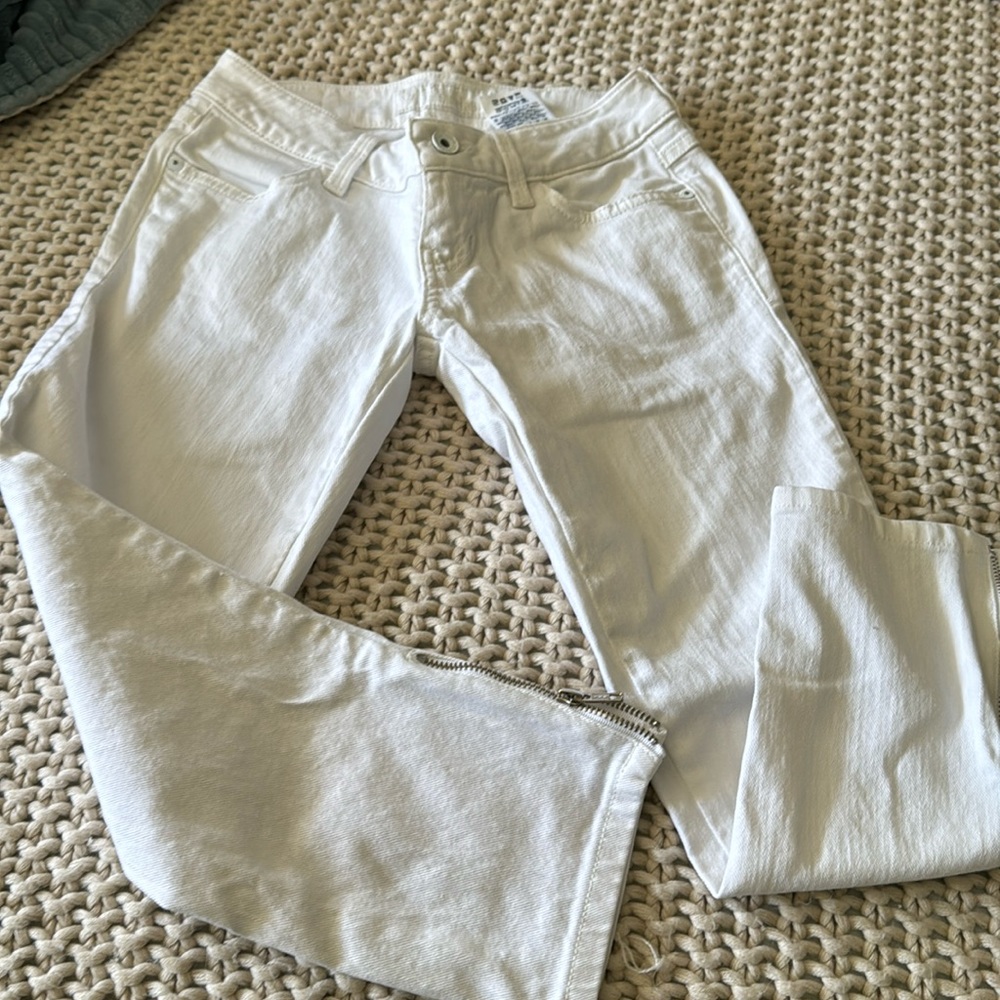 Guess white crop ankle jeans